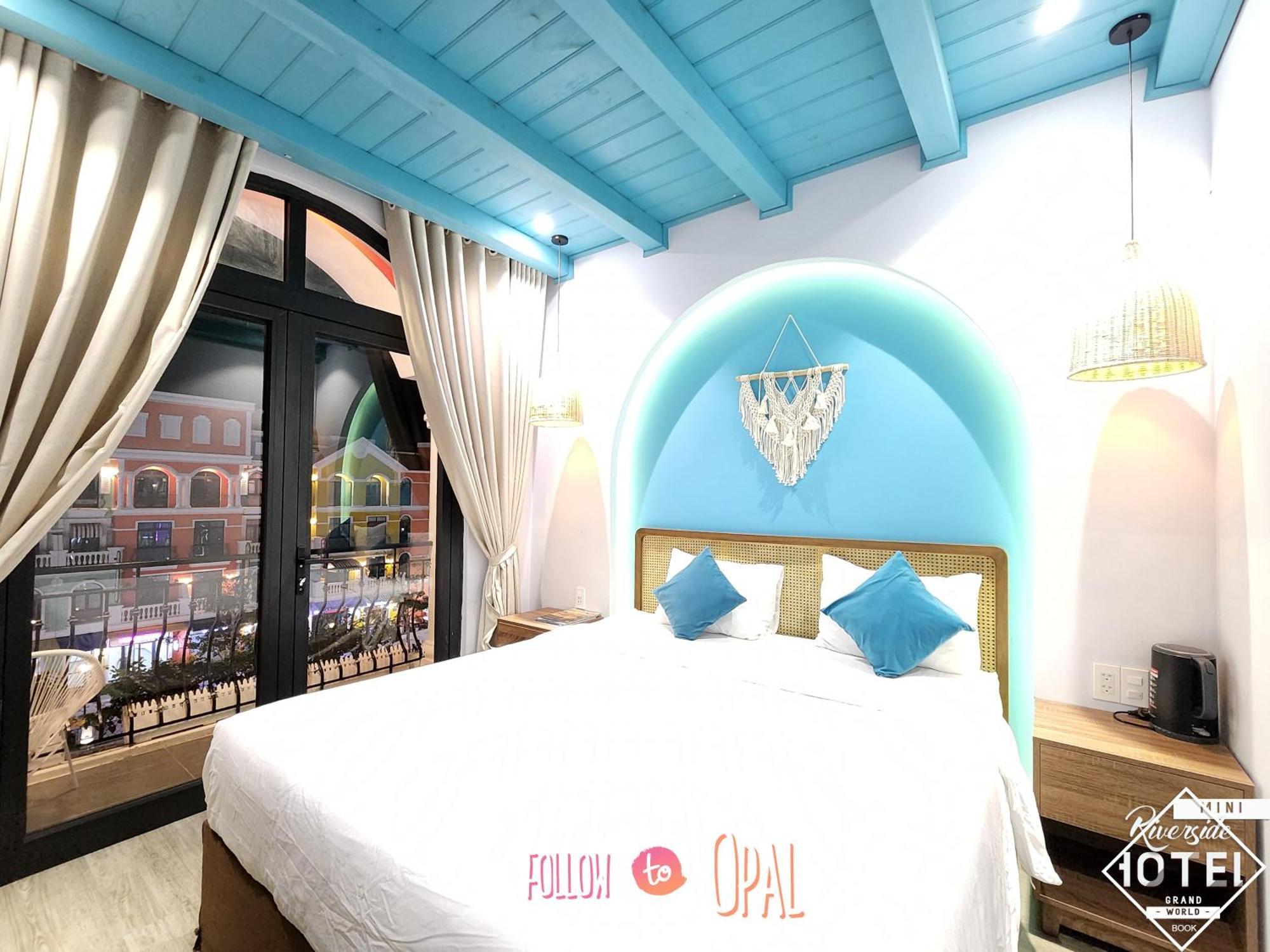 Riverside Mini Grand World Hotel 2*
