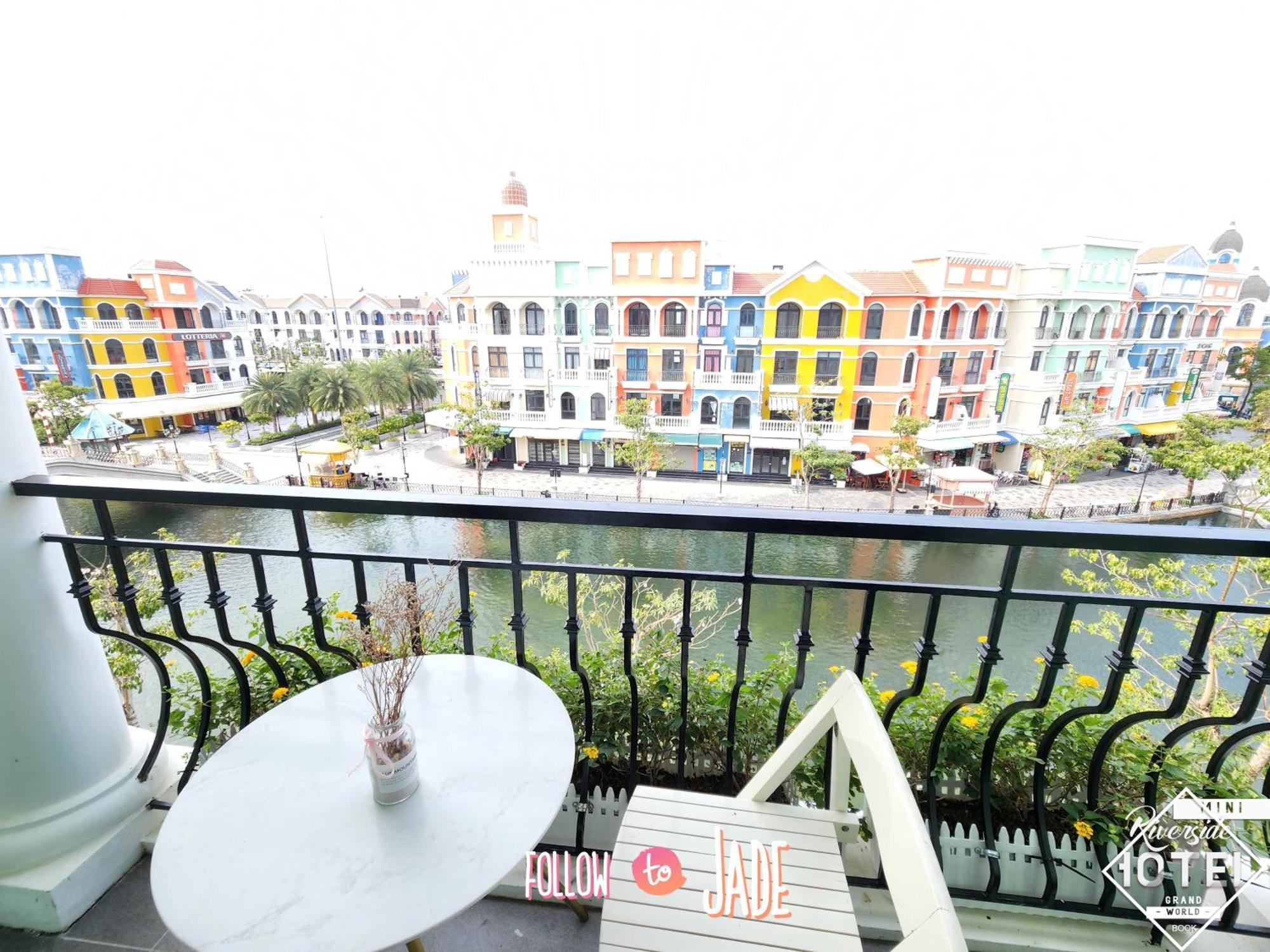 Riverside Mini Grand World Hotel
